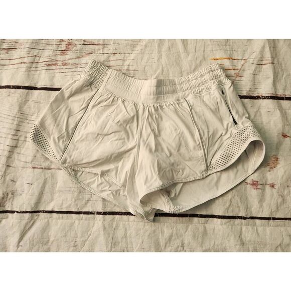 Lululemon Hotty Hot Short Reflective Size 8 - Picture 3 of 6